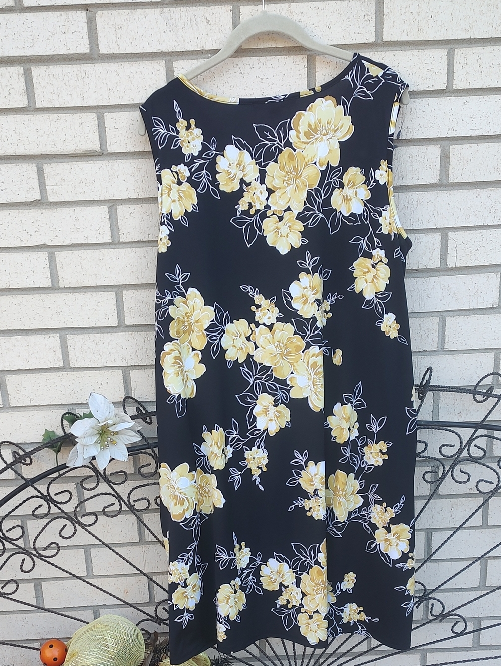 Yellow 🌼 dress By APT. 9 - Picture 7 of 9